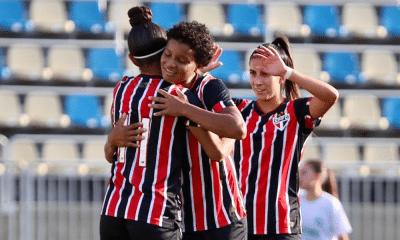 Jogadoras do São Paulo celebrando na partida do Brasileiro Sub-20 (Reprodução/Instagram/@saopaulofc_fem)