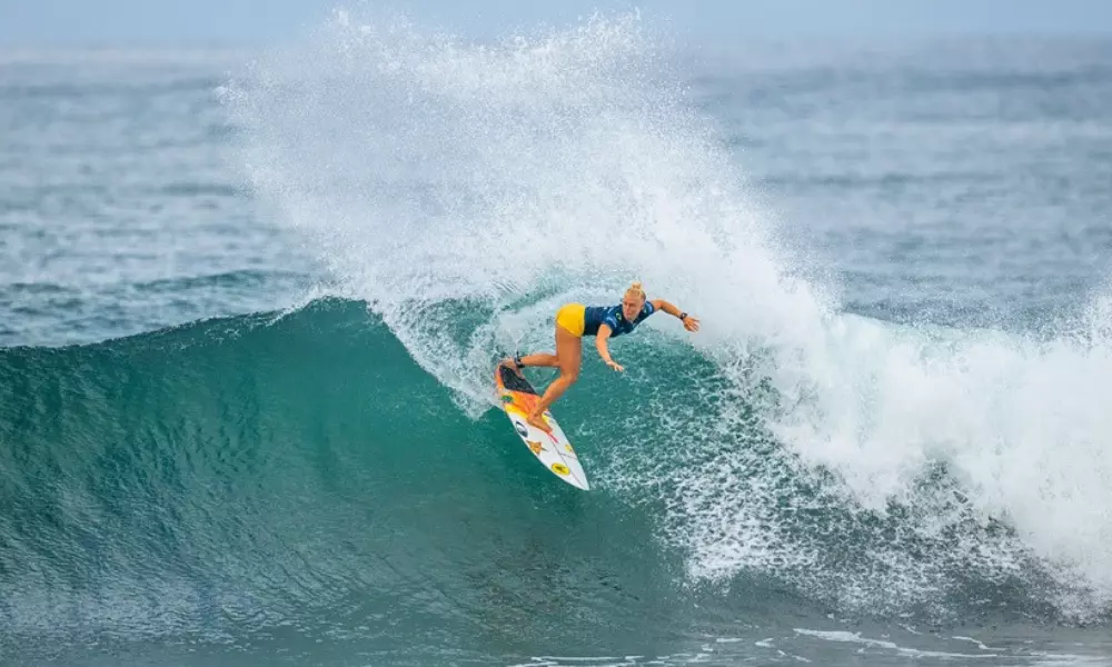 Tatiana Weston-Webb em ação na etapa de El Salvador do Circuito Mundial de surfe (Foto: WSL)