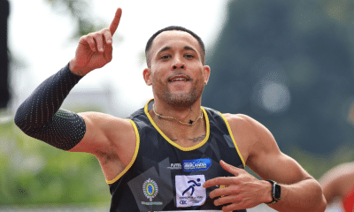 Eduardo de Deus celebrando o índice olímpico batido no Troféu Brasil (Wagner Carmo/CBAt)