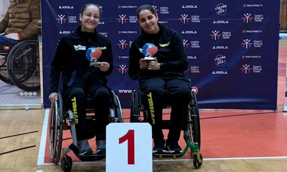 Cátia e Joyce Oliveira em Aberto de tênis de mesa