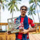 Yago Dora com troféu de vice-campeão de El Salvador