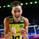 Gabi vibra para a câmera durante a VNL