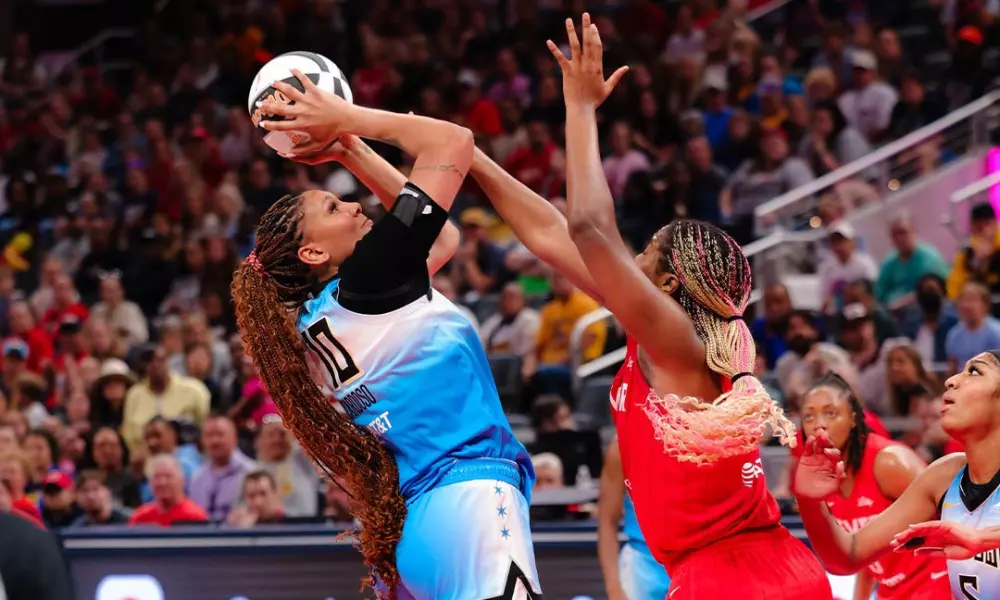 Kamilla Cardoso em jogo da WNBA. Chicago Sky x Washington Mystics