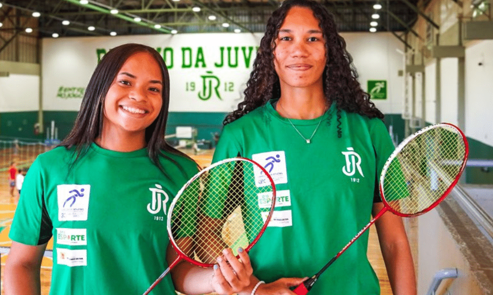 Maria Clara e Maria Julia do badminton.