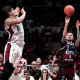 Santiago Scala, do Sesi Franca, faz arremesso contra o Flamengo na final do NBB