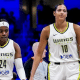 Stephanie Soares em partida do Dallas Wings pela WNBA