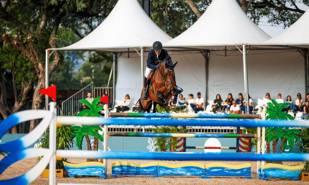 Três conjuntos empatam na abertura do Brasileiro de hipismo Senior Top