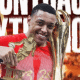 Yago dos Santos com troféus conquistados com o Estrela Vermelha
