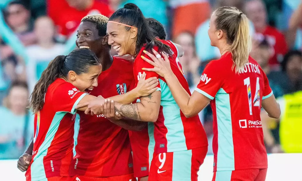 Bia Zaneratto comemora gol do Kansas City Current em jogo na NWSL