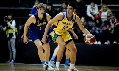 Lance do jogo entre Brasil e Argentina na Americup Sub-18 de basquete masculino