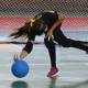 Geovana Moura lança a bola em jogo do Regional Nordeste de Goalball