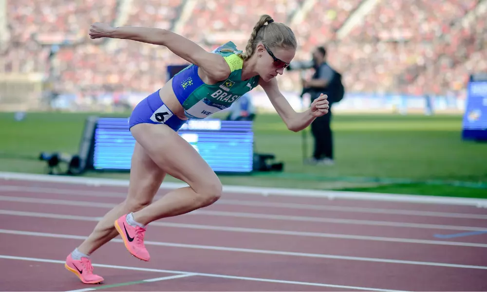 Jaqueline Weber em prova de 800m rasos na Tchéquia