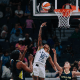 Jogadora do Minnesota Lynx faz bandeja na partida contra o Dallas Wings na WNBA