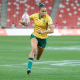 Jogadora das Yaras corre com a bola em jogo da etapa de Madri do Circuito mundial de rúgbi sevens