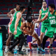 Jogadores da seleção brasileira de basquete masculino em marcação contra Camarões no Pré-Olímpico