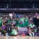 Na imagem, Brasil comemorando a classificação para Paris no basquete masculino. Tabela do pré-olímpico de basquete masculino brasil seleção brasileira de basquete masculino