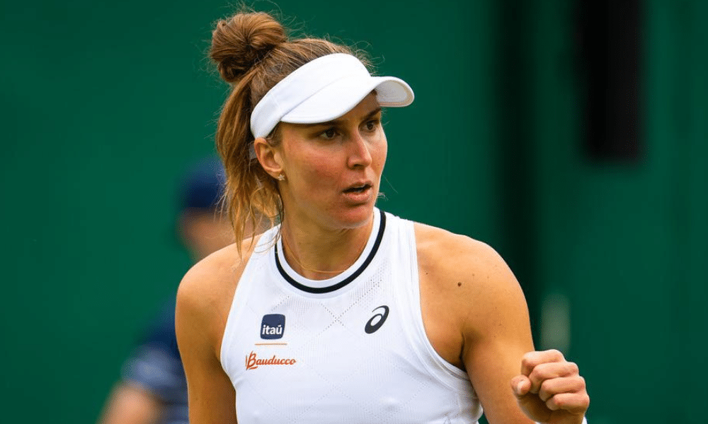 Bia Haddad em uma partida da chave de simples de Wimbledon (Foto: Jimmie48)