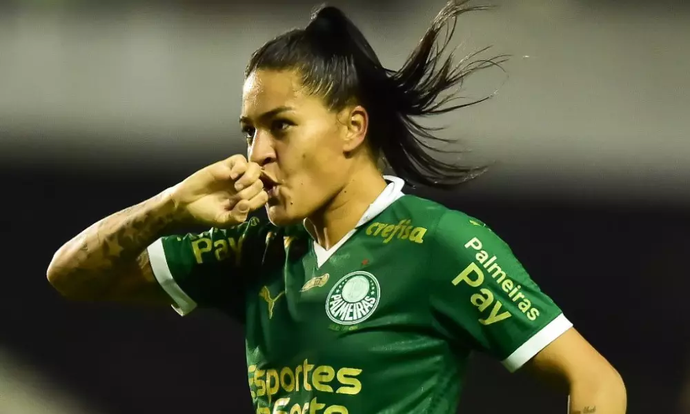 Brena Carolina, do Palmeiras, comemorando o golaço contra o Corinthians pelo Paulista Feminino (Foto: Agência Paulistão)