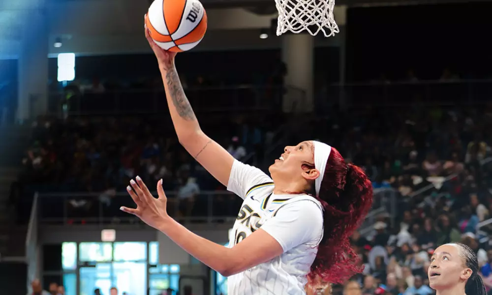 Kamilla Cardoso em ação na WNBA chicago sky