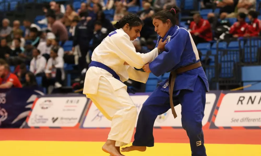 Larissa Silva em luta de Judô Paralímpico