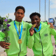 Mateus Nunes e Lucas Espírito Santo com a medalha de ouro no C2 500m do Mundial Júnior de canoagem velocidade