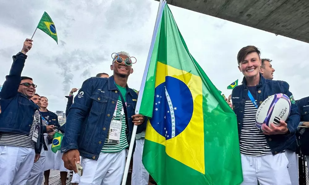 Rachel Kochhann foi porta-bandeira do Brasil na cerimônia de abertura ao lado de Isaquias Queiroz