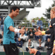 Marcelo Melo e Rafael Matos se cumprimentam em Wimbledon antes da chuva interromper. us open