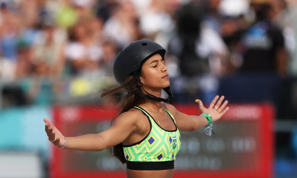 Rayssa Leal ouvindo playlist de músicas durante a final olímpica de Paris-2024, skate, augusto akio