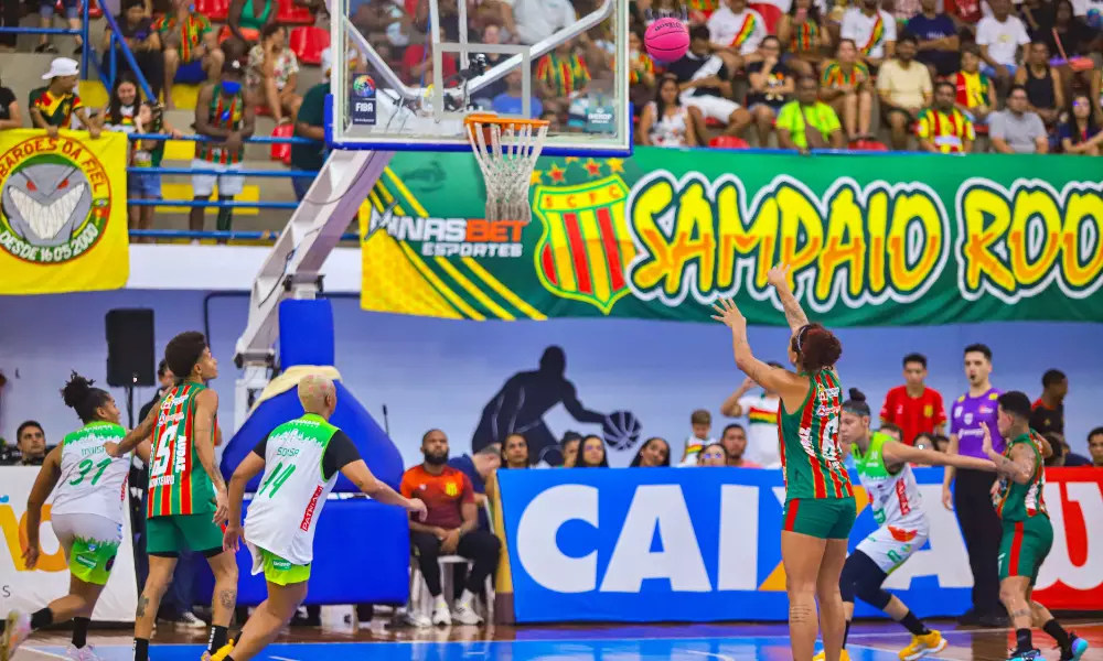 Sassá em lance livre de jogo Sampaio Basquete x Unimed Campinas LBF