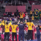 Seleção masculina de goalball está de costas para a imagem. A equipe disputará os Jogos Paralímpicos de Paris-2024