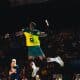 Na imagem, Leal, da Seleção Brasileira, no movimento do saque.