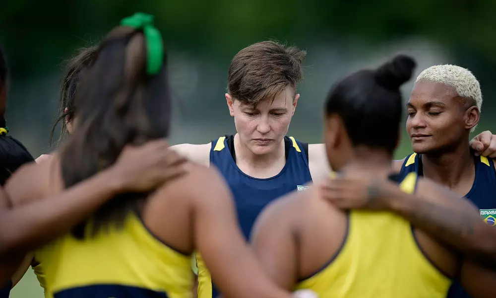 Raquel Kochhann porta-bandeira do Brasil em Paris seleção brasileira de rúgbi yaras