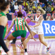 Gabriela Sossô conduz a bola no jogo 4 da final da LBF entre Sesi Araraquara e Sampaio Basquete