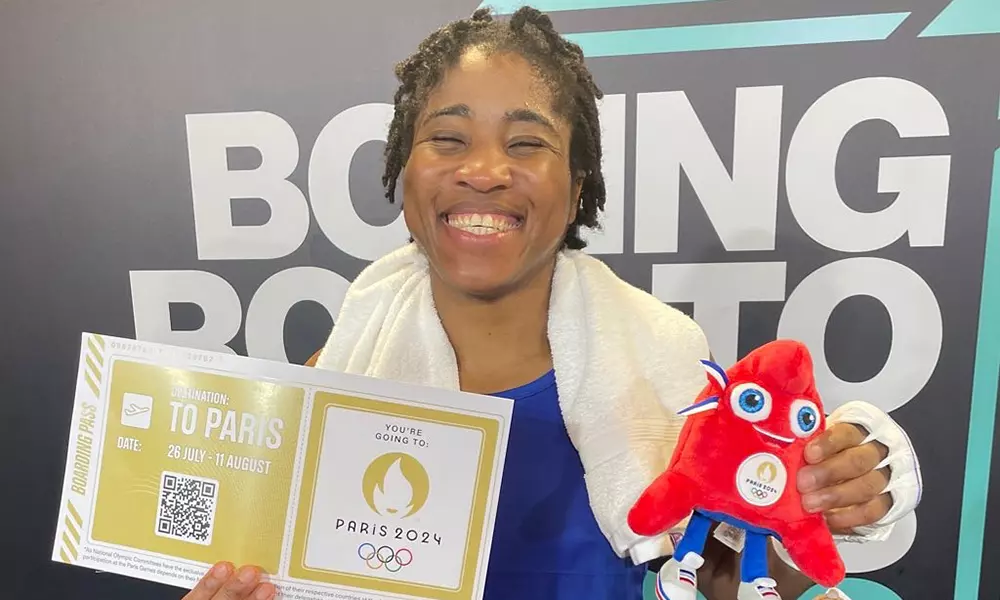 Na imagem, Cindy Winner Ngamba, quando recebeu a notícia da qualificação para os Jogos Olímpicos de Paris.