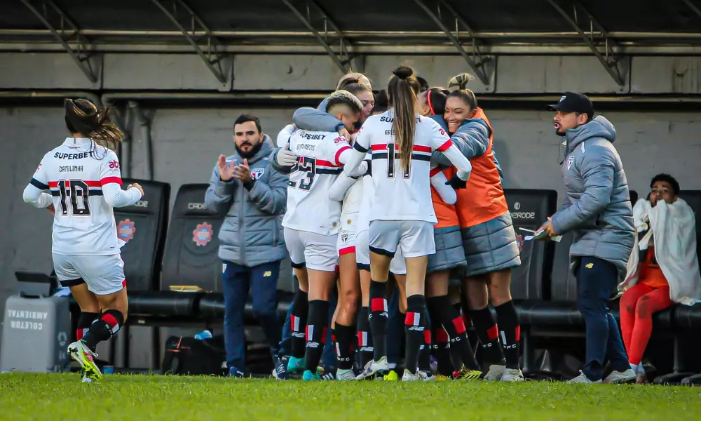 Comemoração das jogadoras do São Paulo na primeira partida das quartas de final do Brasileiro Feminino (Foto: Ricardo Oliveira)