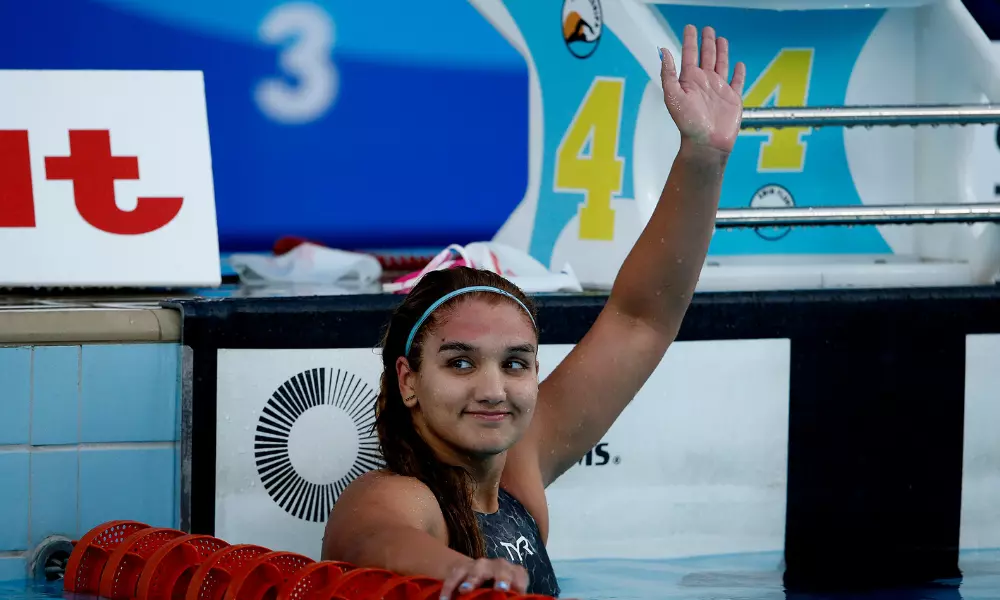 Mafê Costa em ação no Troféu José Finkel de natação