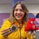 Giovanna Boscolo mostra sua medalha de bronze nos Jogos Paralímpicos de Paris - Foto: Pedro Suaide