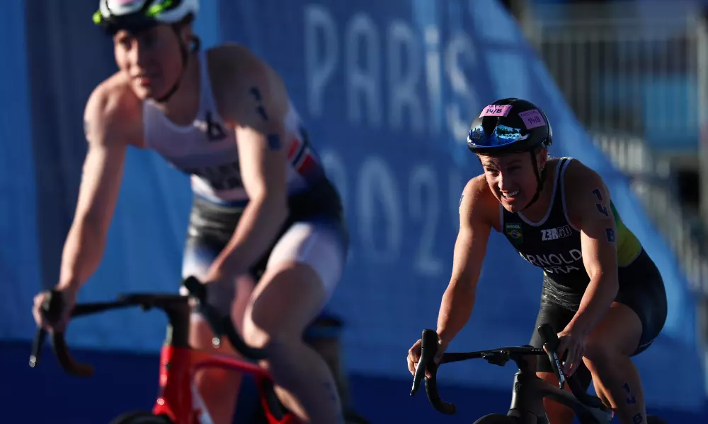 Djenyfer Arnold triatlo revezamento paris 2024 Brasil Olimpíada Jogos Olímpicos
