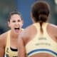 Duda e Ana Patrícia comemoram vitória no torneio olímpico de vôlei de praia em Paris-2024