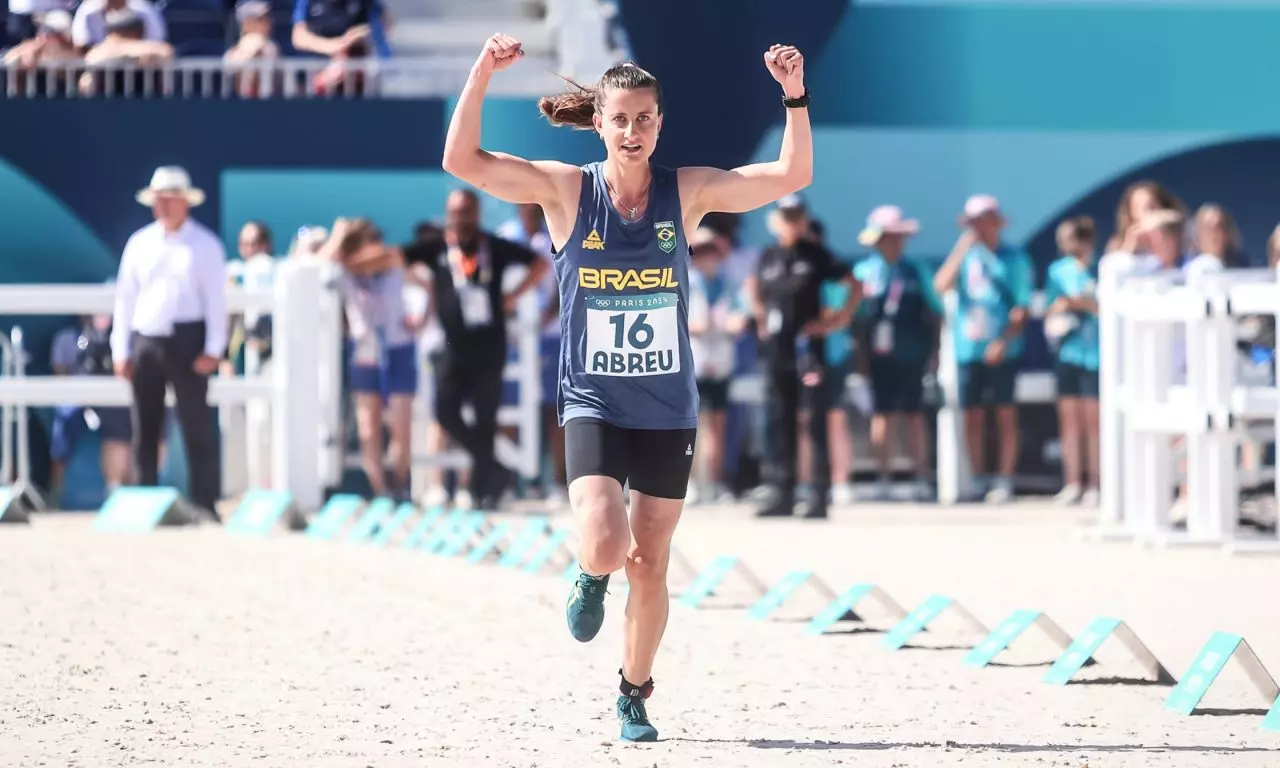 Isabela Abreu Paris laser run tiro torcida 