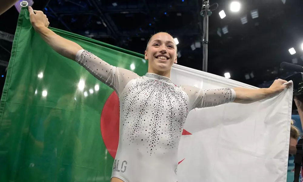 Kaylia Nemour comemora ouro inédito nos Jogos Olímpicos de Paris