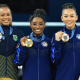 Rebeca Andrade, Simone Biles e Sunisa Lee no individual geral dos Jogos Olímpicos de Tóquio
