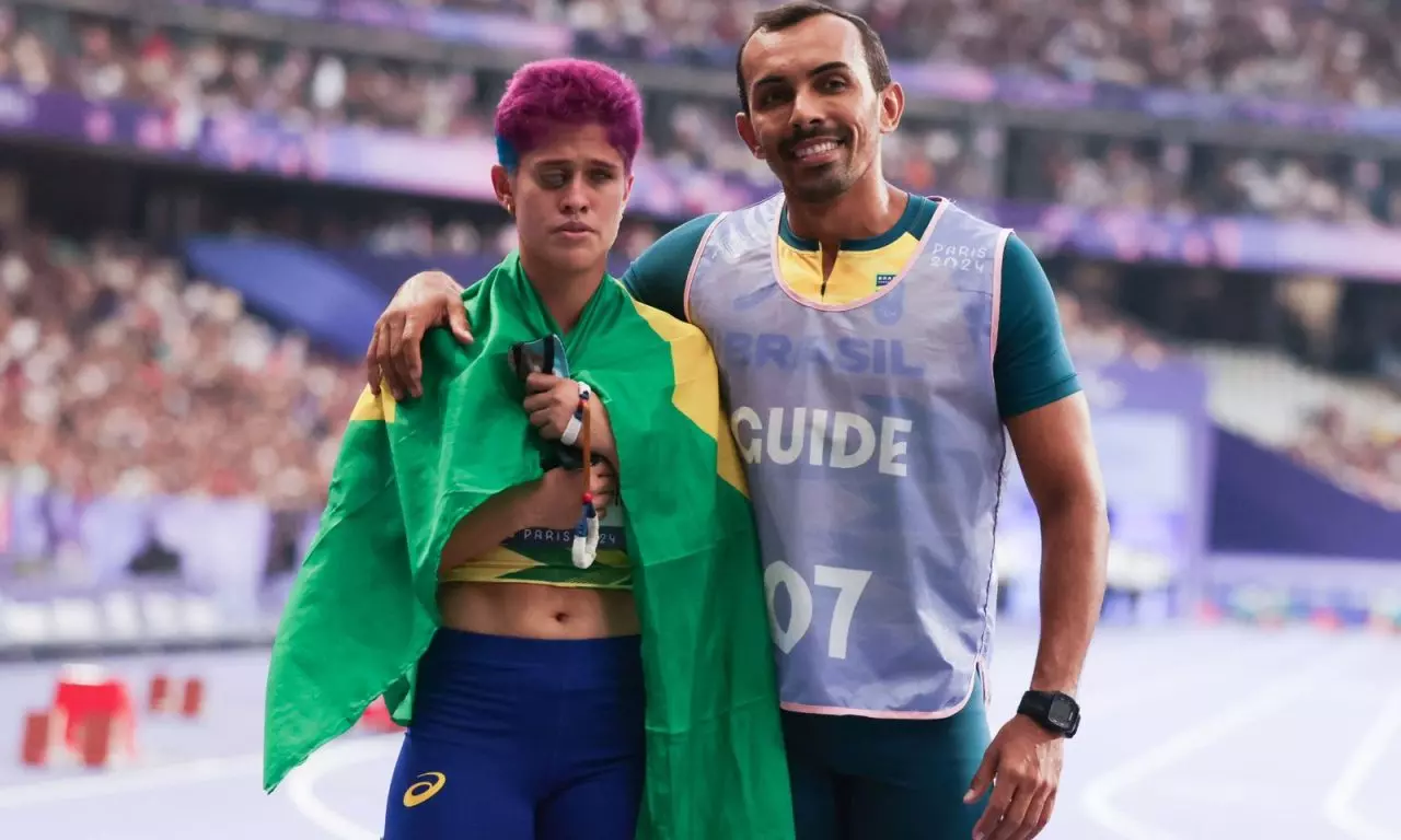 Thalita Simplício medalha de prata 400m classe T11 jogos paralímpicos de Paris Paris-2024