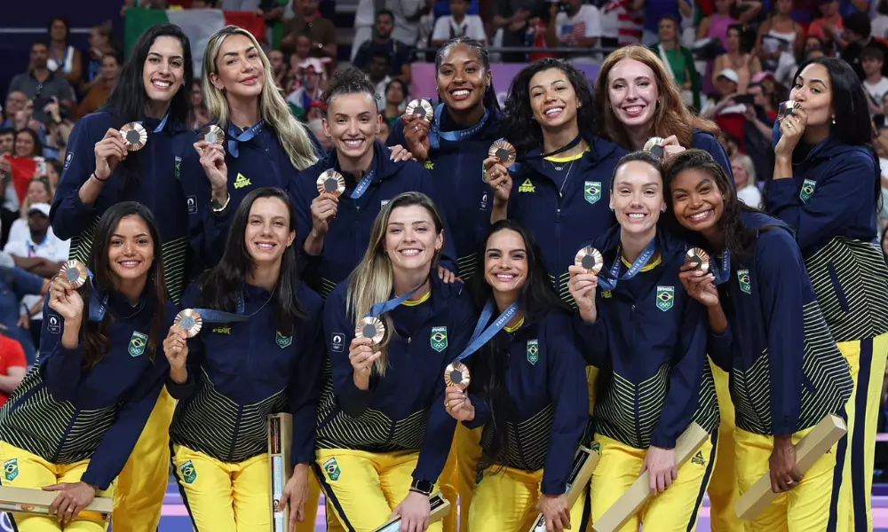 vôlei feminino com a medalha de bronze nos Jogos Olímpicos de Paris-2024