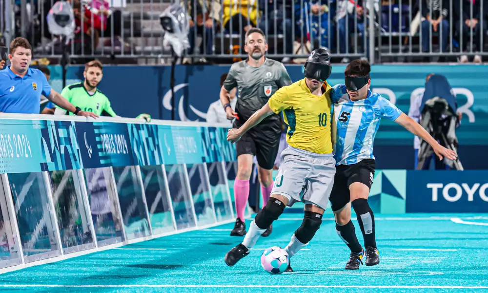 Ricardinho durante duelo entre Brasil e Argentina na semifinal do futebol de cegos em paris-2024 paralimpíada