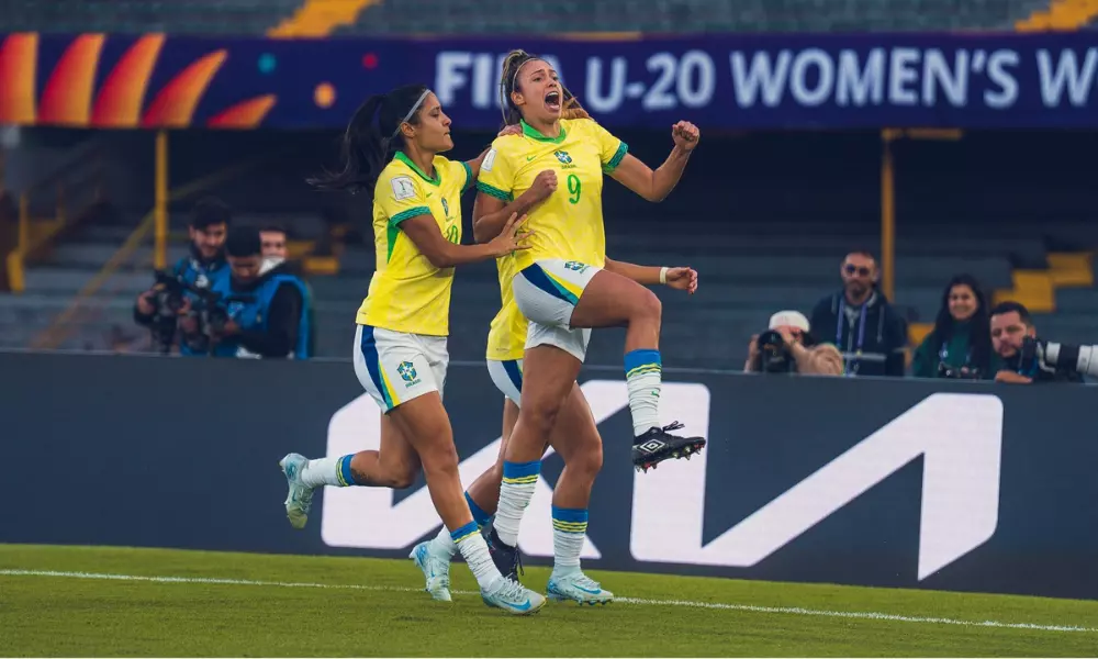Comemoração das jogadoras do Brasil em um dos gols na vitória sobre Camarões, válida pelo Mundial Sub-20 (Fabio Souza/CBF)