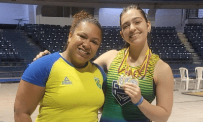 Laila Grimaldi (à direita) e Jaqueline Ferreira, técnica do Brasil no Pan-Americano Sub-17 (Divulgação/CBLP)