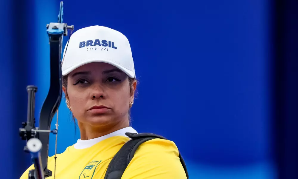 Juliana Silva, do tiro com arco paralímpico, é escritora e palestrante 