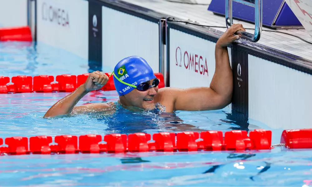 Patrícia Pereira comemorando vitória nos 100m nos Jogos Paralímpicos de Paris 2024