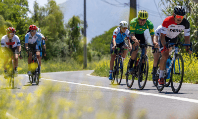 Sabrina Custódia e Carlos Alberto Gomes em ação no ciclismo estrada dos Jogos Paralímpicos de Paris-2024